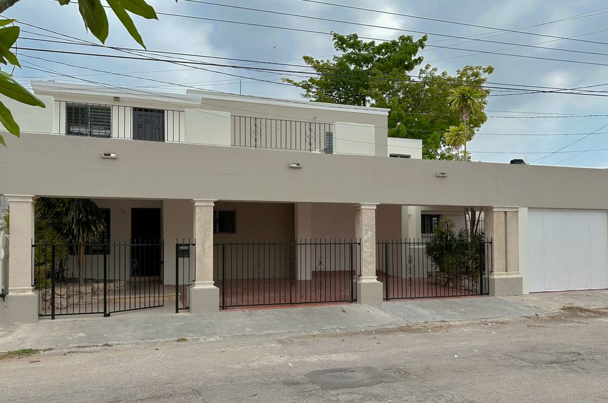 1528-Venta-de-casa-con-alberca-para-remodelar-en-Pensiones-Merida-Yucatan (2).jpg
